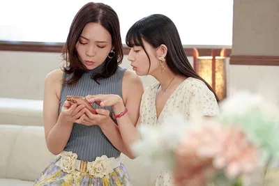 Người phụ nữ có anh xã rủ cô bạn thân cùng cắm sừng với trai trẻ qua mạng